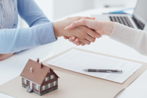 What Is A Mortgage Broker? Benefits Of Hiring One